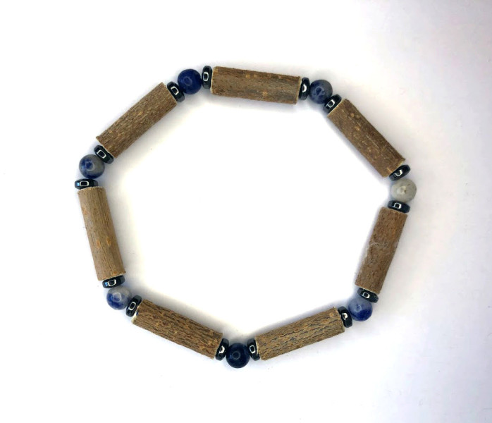 Bracelet en noisetier des Pyrénées Orientales et perles Soldalite